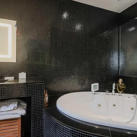 Authenticity With Large Garden 4b-8p * Boulogne-Billancourt