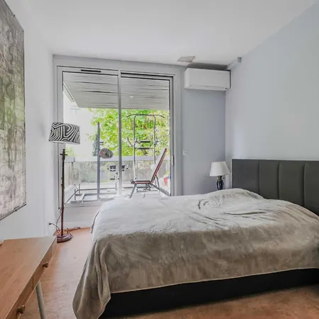 Apartment Authenticity With Large Garden 4b-8p