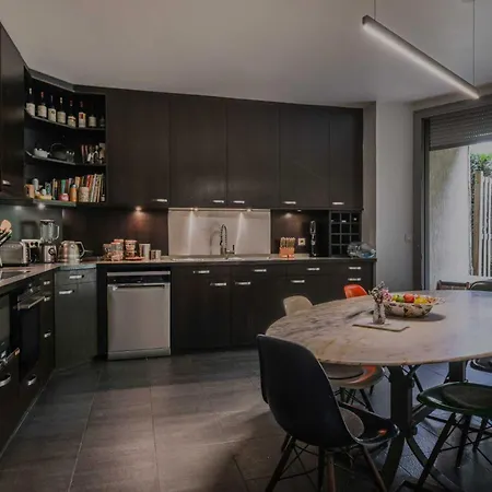 Authenticity With Large Garden 4b-8p Apartment