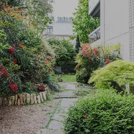 Authenticity With Large Garden 4b-8p *